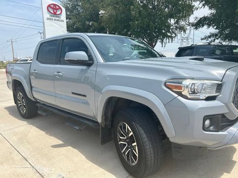 Used 2019 Toyota Tacoma TRD Sport RWD image 3