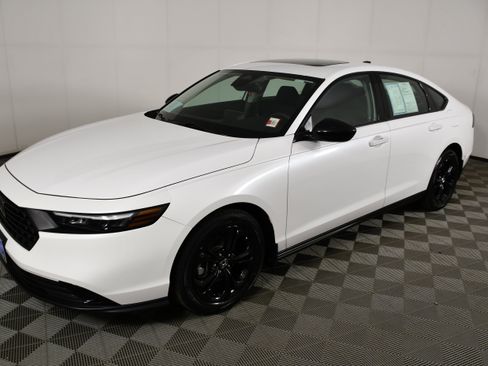 Certified 2025 Honda Accord SE image 10
