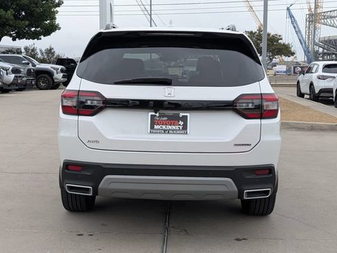 Used 2025 Honda Pilot Touring image 7