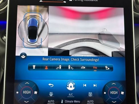 Used 2022 Mercedes-Benz SL 55 AMG 4MATIC w/ Driver Assistance Package image 23