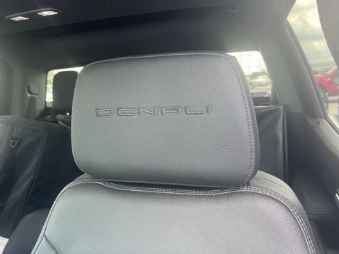 Certified 2022 GMC Sierra 1500 Denali w/ Denali Premium Package AWD/4WD image 18