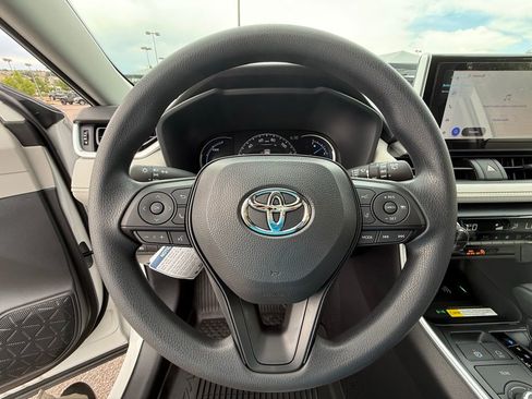 Used 2025 Toyota RAV4 XLE w/ Convenience Package image 17