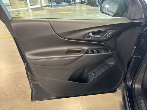 Used 2023 Chevrolet Equinox Premier image 24