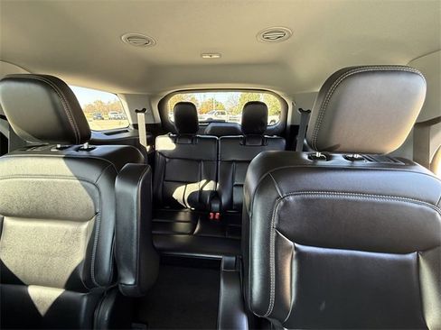 Used 2023 Ford Explorer XLT w/ Equipment Group 202A image 12