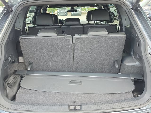 Used 2024 Volkswagen Tiguan SE R-Line FWD image 10
