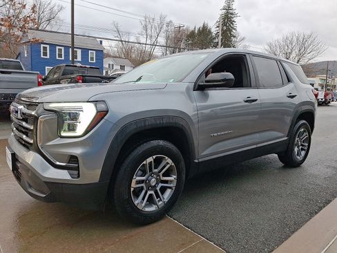 Used 2025 GMC Terrain Elevation image 3