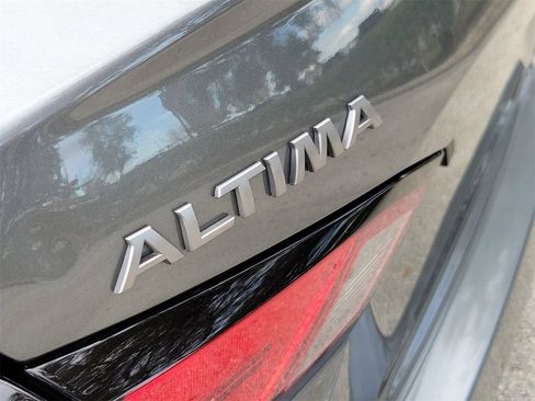 Used 2025 Nissan Altima 2.5 SR image 6