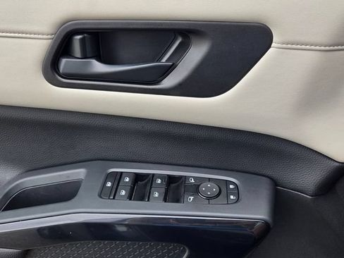 Used 2024 Nissan Pathfinder SV AWD/4WD image 29