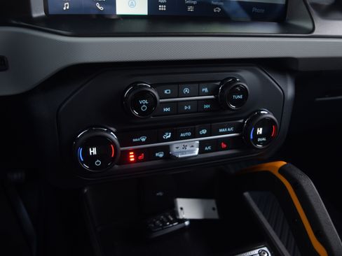 Used 2023 Ford Bronco Badlands w/ Sasquatch Package image 11