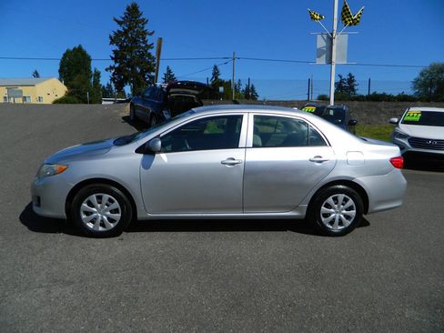 Used 2010 Toyota Corolla LE FWD image 5