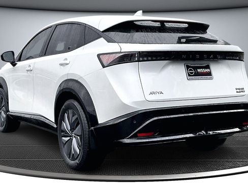 Used 2023 Nissan Ariya AWD image 4