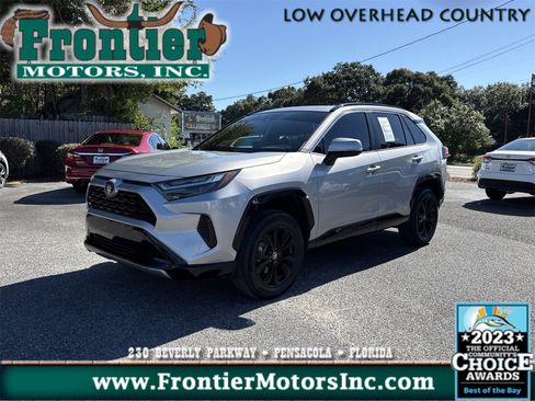 Used 2022 Toyota RAV4 SE w/ Convenience Package image 1