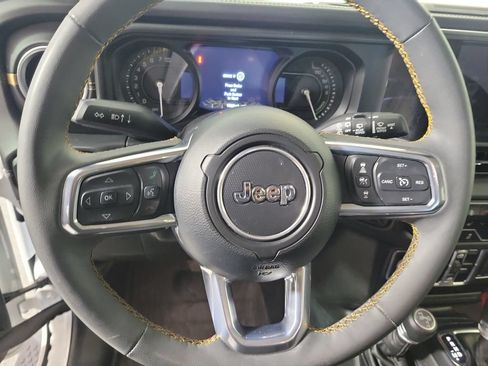 Used 2025 Jeep Wrangler Unlimited Sahara w/ Safety Group AWD/4WD image 15