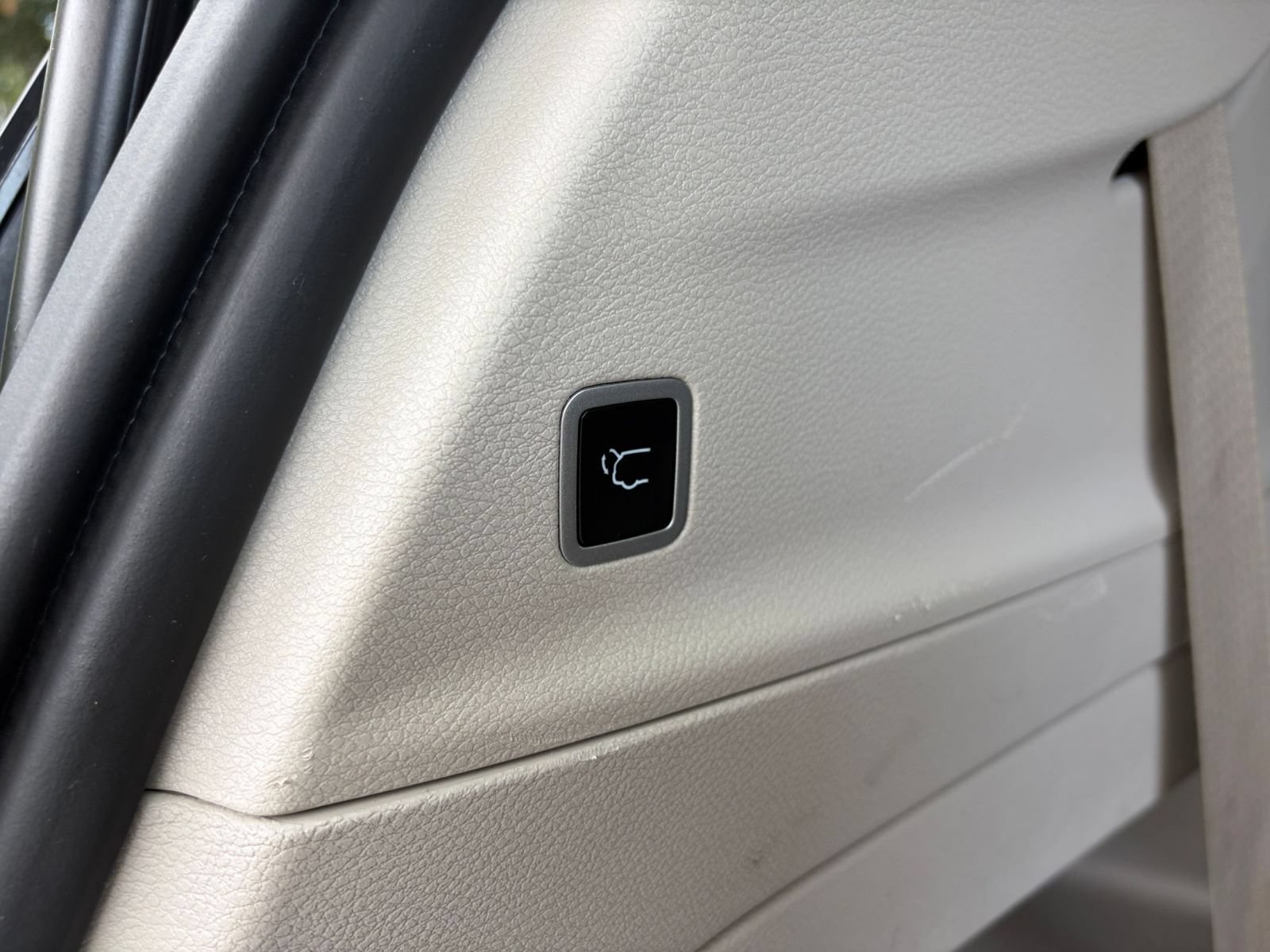 Used 2024 Chrysler Voyager LX FWD image 22