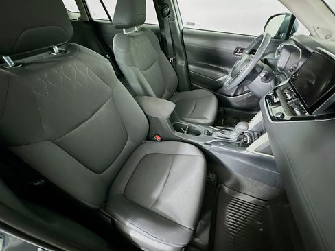 Used 2024 Toyota Corolla Cross LE w/ Moonroof Package FWD image 32
