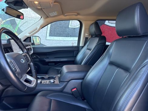 Used 2023 Ford Expedition Max XLT image 11