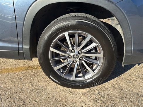 Used 2019 Toyota Highlander XLE image 9