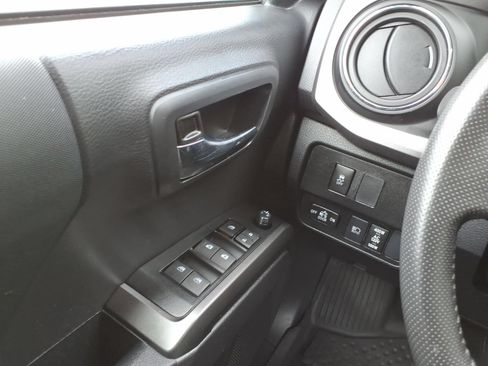 Used 2023 Toyota Tacoma TRD Sport w/ TRD Premium Sport Package AWD/4WD image 27
