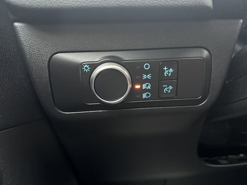 Used 2020 Ford Escape SE image 5