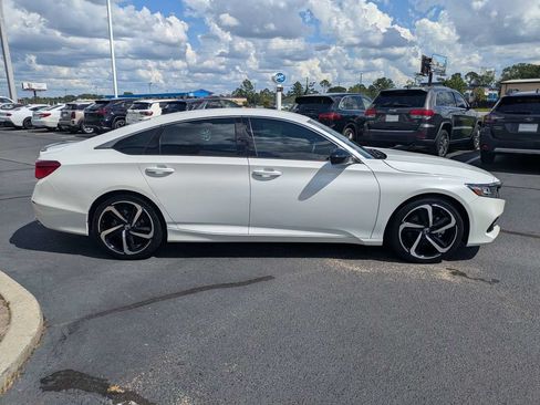 Used 2022 Honda Accord Sport image 4