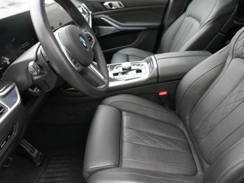 Certified 2025 BMW X7 M60i image 11