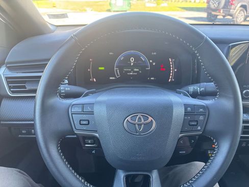 Used 2025 Toyota Camry SE FWD image 33