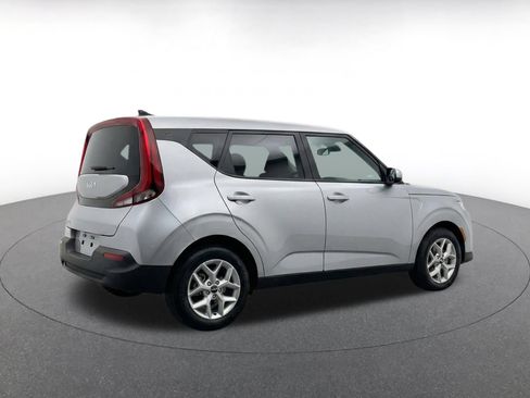 Used 2025 Kia Soul LX w/ LX Technology Package FWD image 9