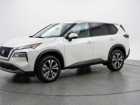Used 2025 Nissan Rogue SV AWD/4WD image 3