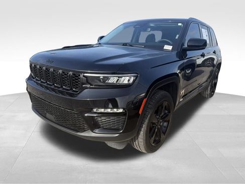 Used 2023 Jeep Grand Cherokee Limited w/ Black Appearance Package AWD/4WD image 4