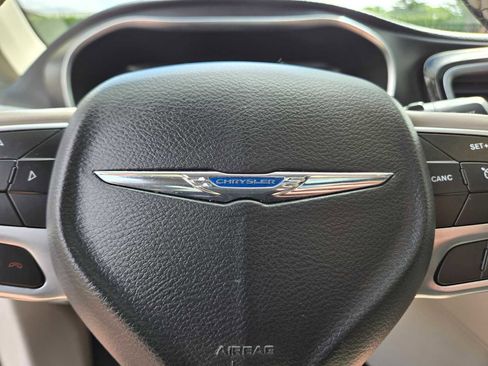 Used 2020 Chrysler Pacifica Limited FWD image 25