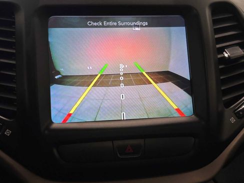 Used 2015 Jeep Cherokee Limited w/ Luxury Group AWD/4WD image 13