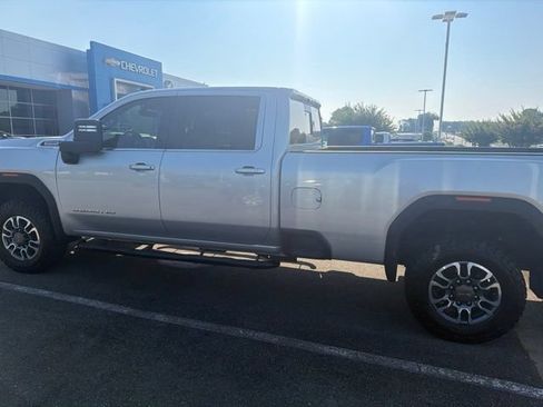 Used 2022 GMC Sierra 3500 SLE w/ SLE Convenience Package AWD/4WD image 4