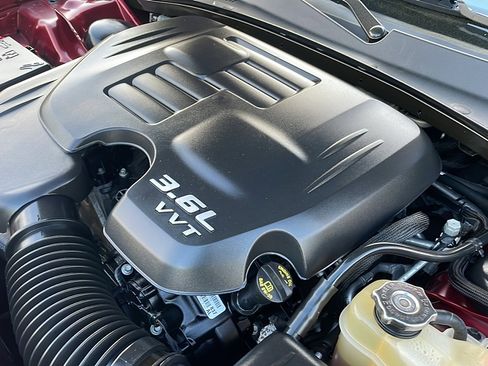 Used 2018 Chrysler 300 Touring image 9