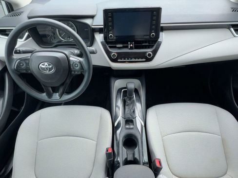 Used 2022 Toyota Corolla LE image 4