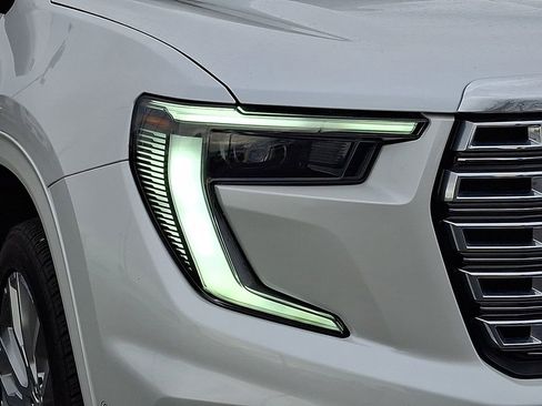 Used 2024 GMC Acadia Denali w/ Super Cruise Package image 9