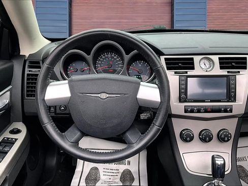 Used 2010 Chrysler Sebring Touring w/ Special Touring Group image 5