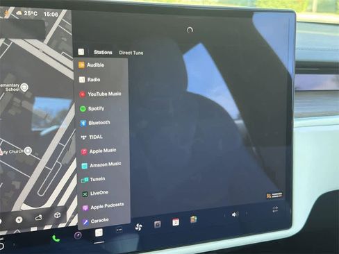 Used 2022 Tesla Model S image 19