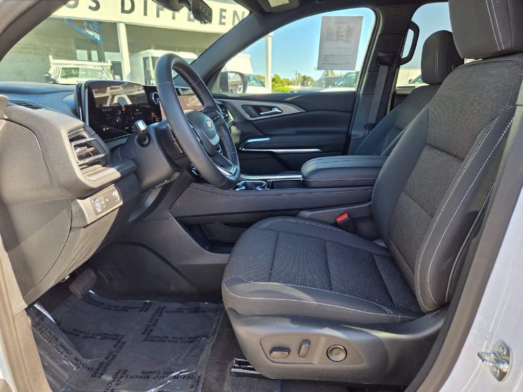 Used 2026 Chevrolet Traverse LT w/ Driver Confidence Package FWD image 11