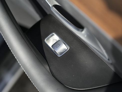 Used 2024 Mercedes-Benz GLS 580 4MATIC image 44