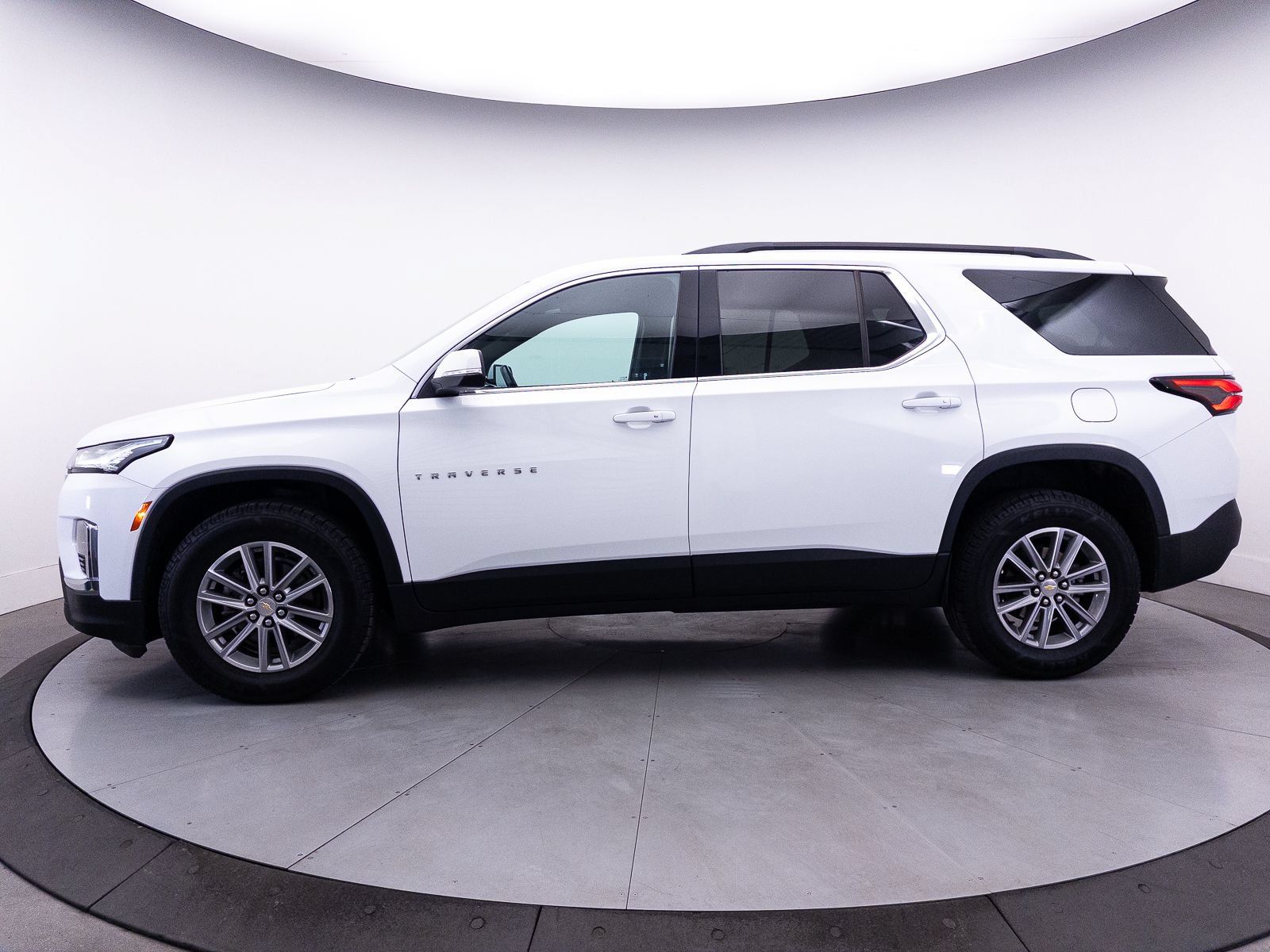 Used 2023 Chevrolet Traverse LT w/ LPO, Cargo Package FWD image 39