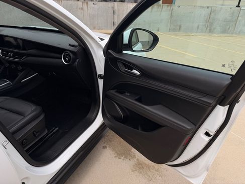 Used 2019 Alfa Romeo Stelvio AWD image 21