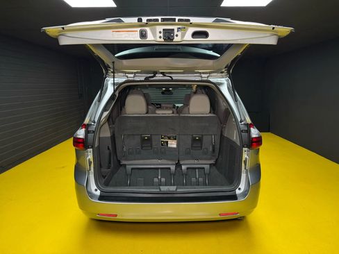 Used 2019 Toyota Sienna XLE image 13