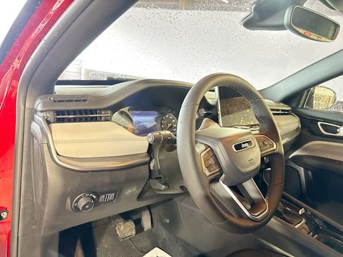 Used 2026 Jeep Compass Limited image 10