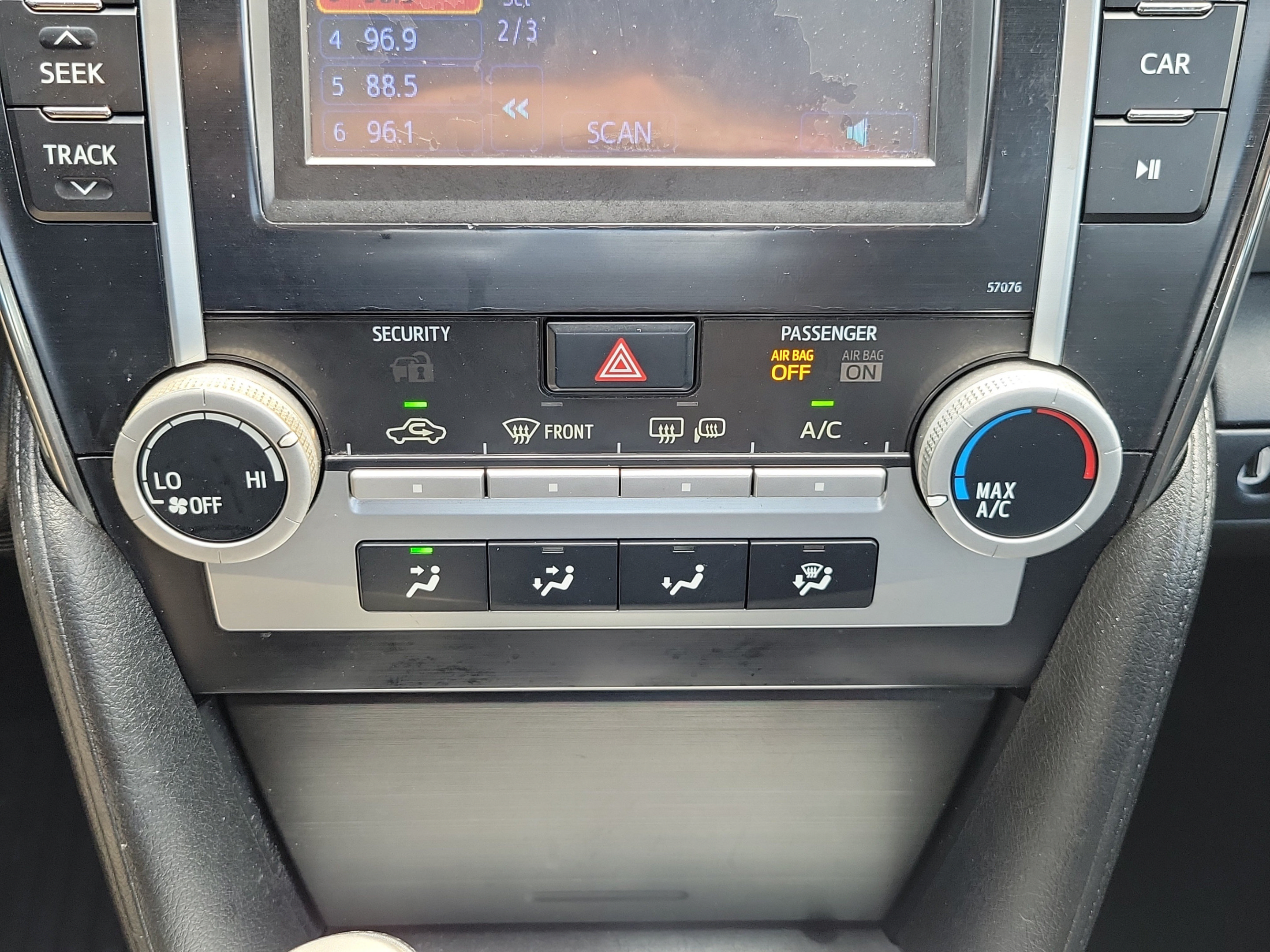 Used 2014 Toyota Camry SE FWD image 30