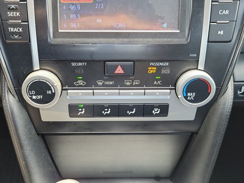 Used 2014 Toyota Camry SE FWD image 30