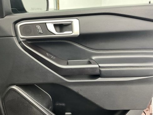 Used 2020 Ford Explorer XLT w/ Equipment Group 202A image 16