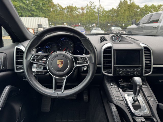 Used 2016 Porsche Cayenne w/ Premium Package AWD/4WD image 20