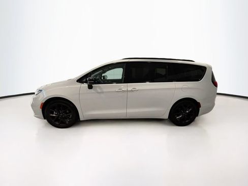Used 2025 Chrysler Pacifica Limited FWD image 4