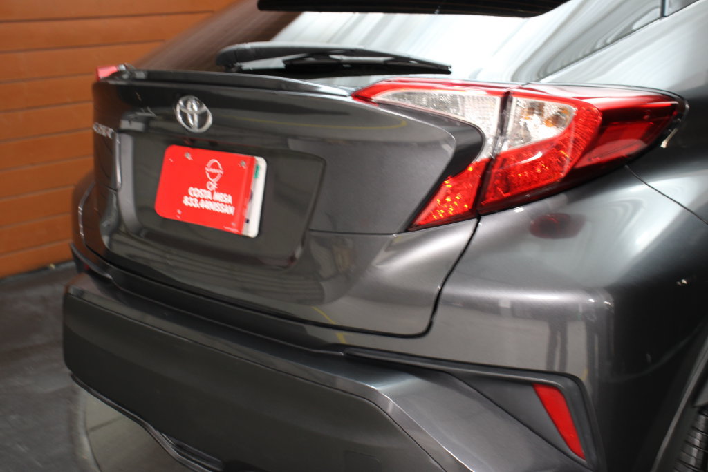 Used 2018 Toyota C-HR XLE FWD image 3