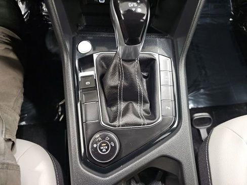 Used 2025 Volkswagen Taos SE image 22